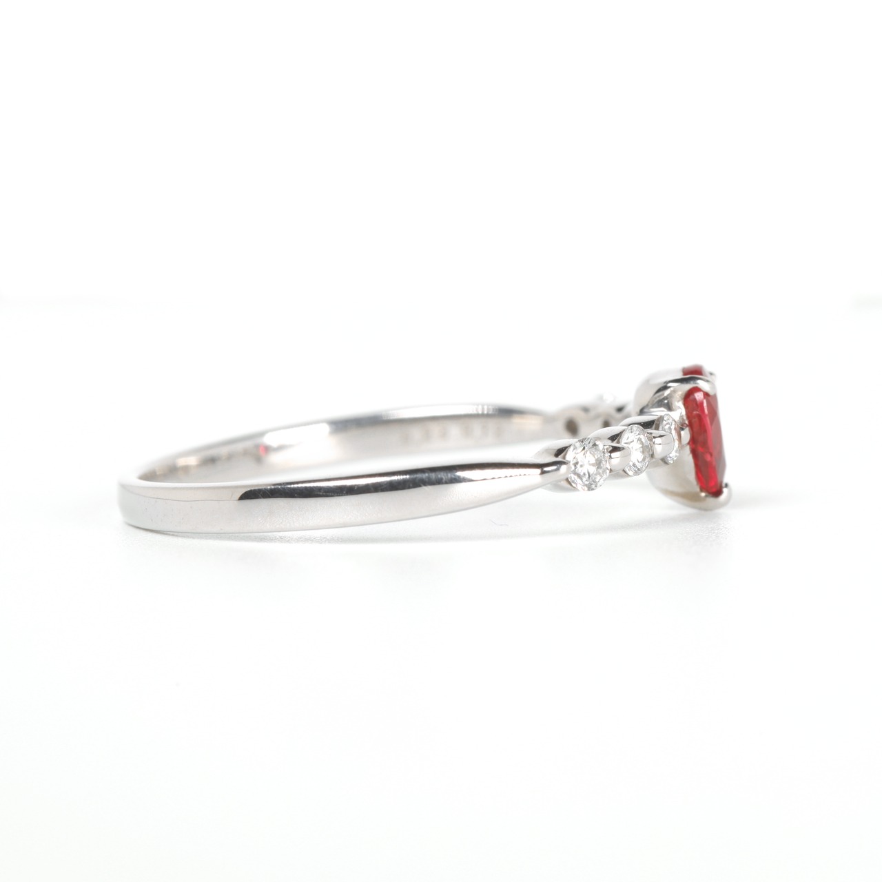 ペアシェイプ ルビー リング pt900 / 0.280ct / DA 0.120ct