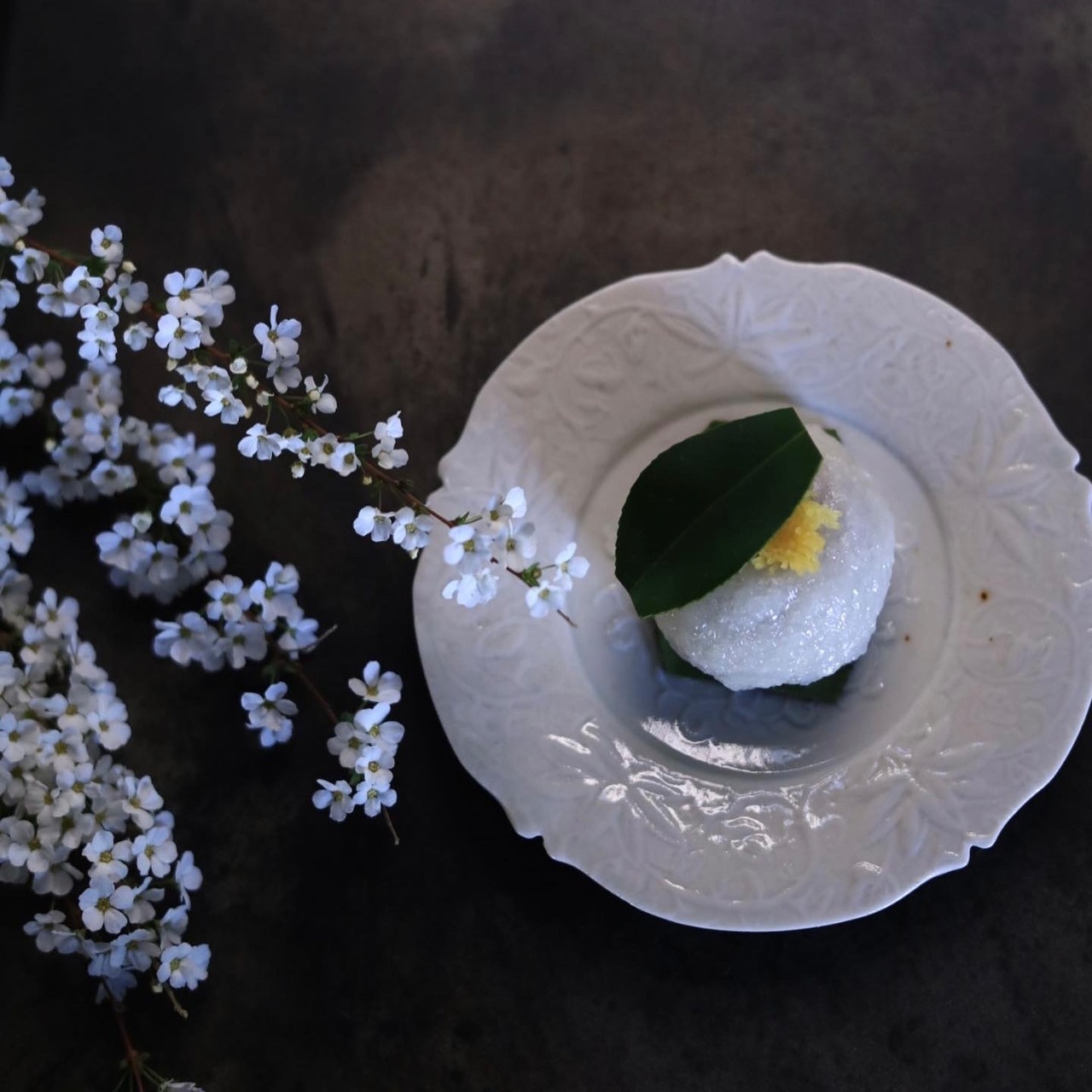 AS　前田麻美　青白磁花唐草稜花小皿