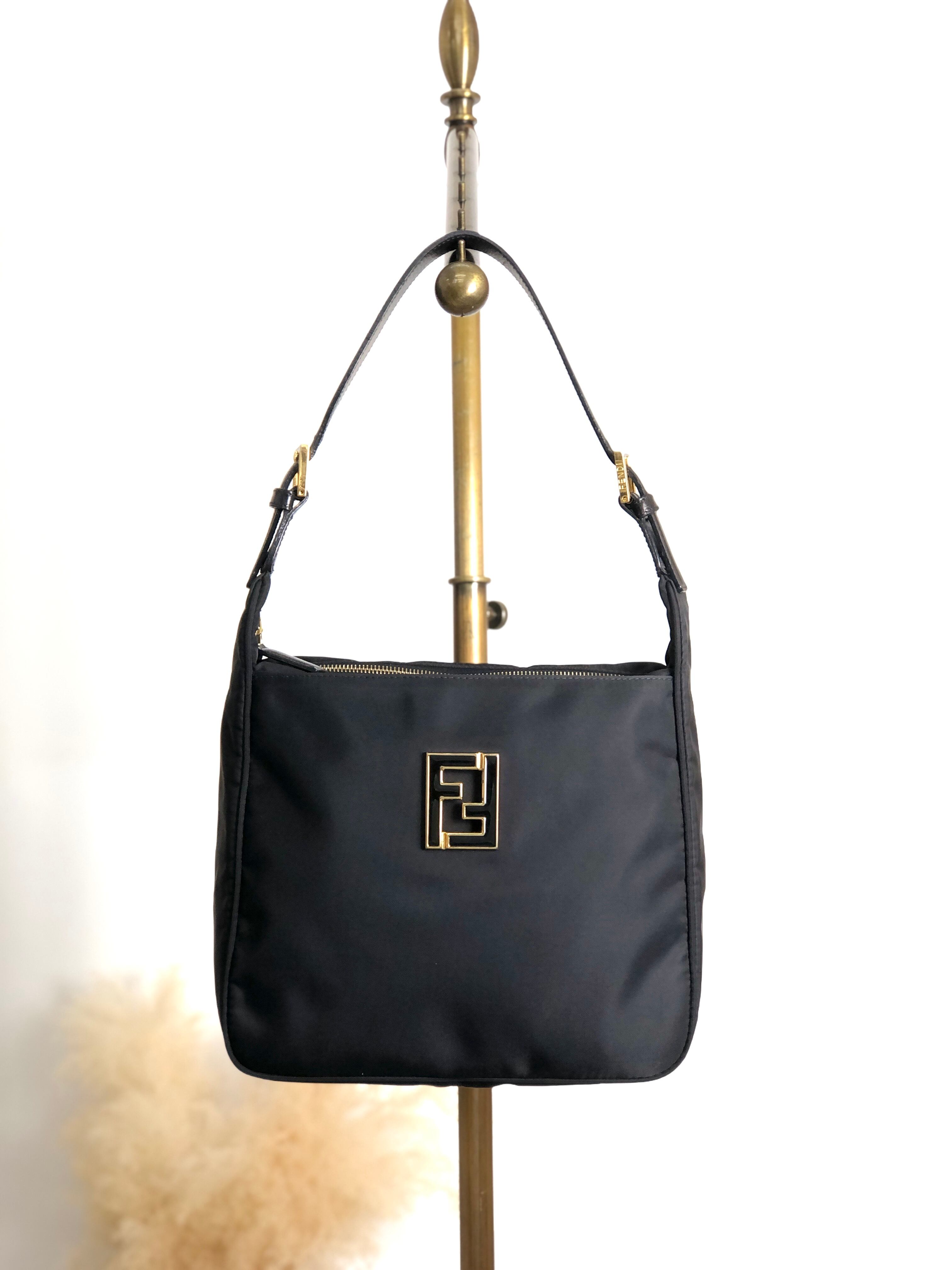 日本直送 名牌中古包 】FENDI フェンディ ショルダーバッグ ブラック