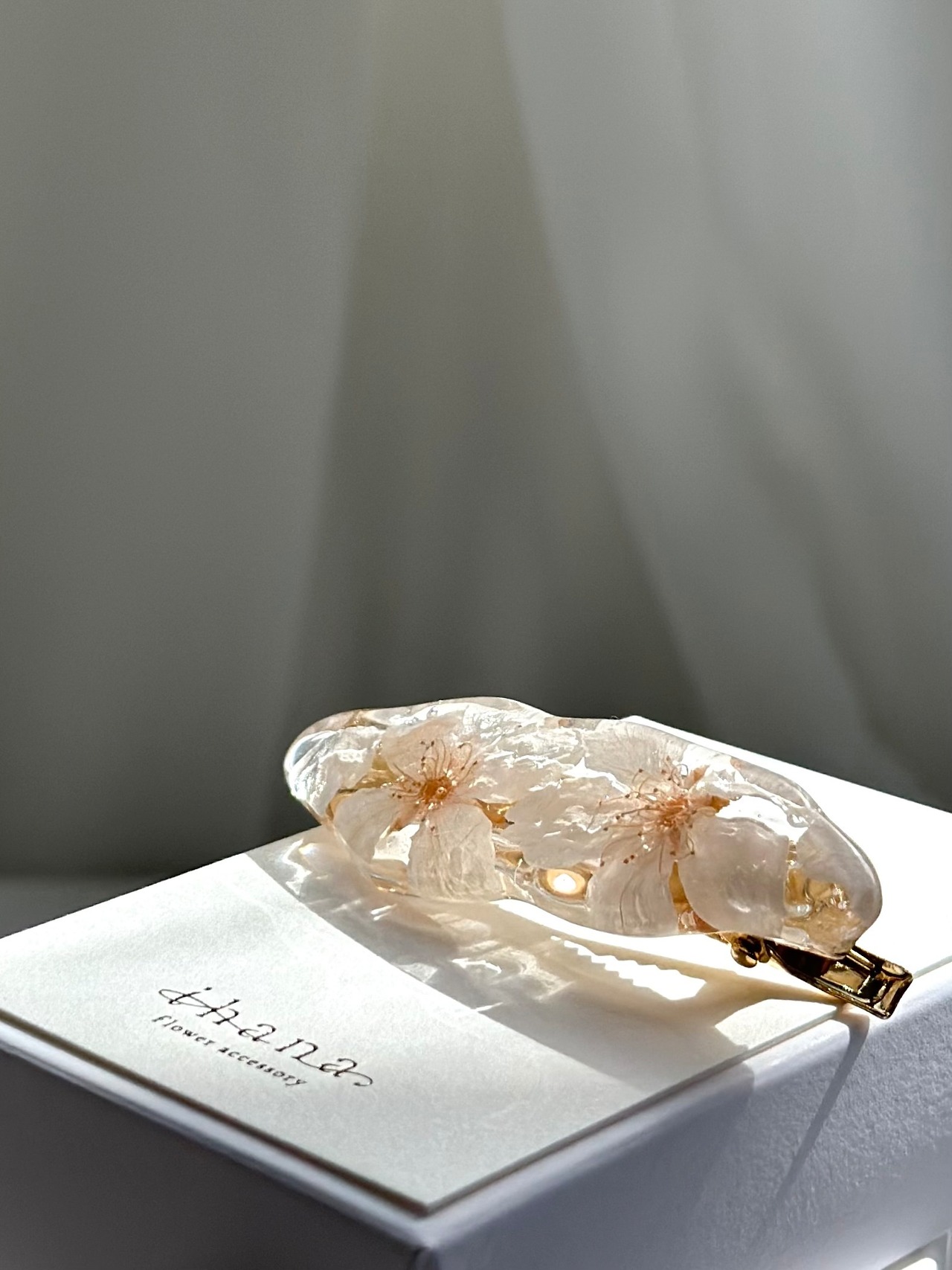 floating sakura hair clip