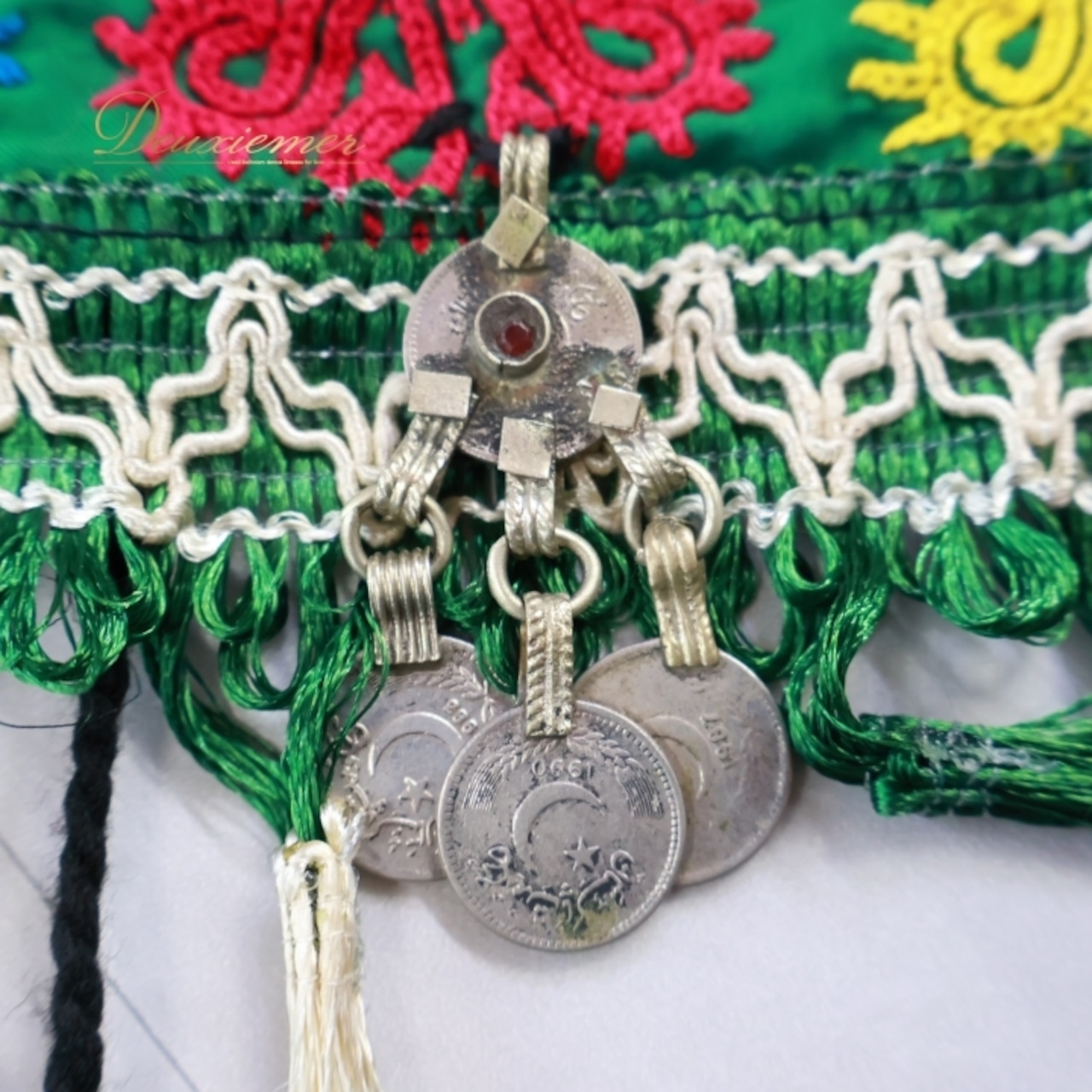 ベリーダンス トライバル 衣装 トップス ベルト セット ブラック系 コイン ストーン タッセル 黒 緑 黄 赤 豪華 装飾 ダンス衣装 ステージ 舞台 クール グリーン系 イエロー系 シルバー系 レッド系