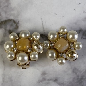 CHANEL シャネル ココマーク ﾊﾟｰﾙ ﾗｲﾝｽﾄｰﾝ 08Aイヤリング A-7887