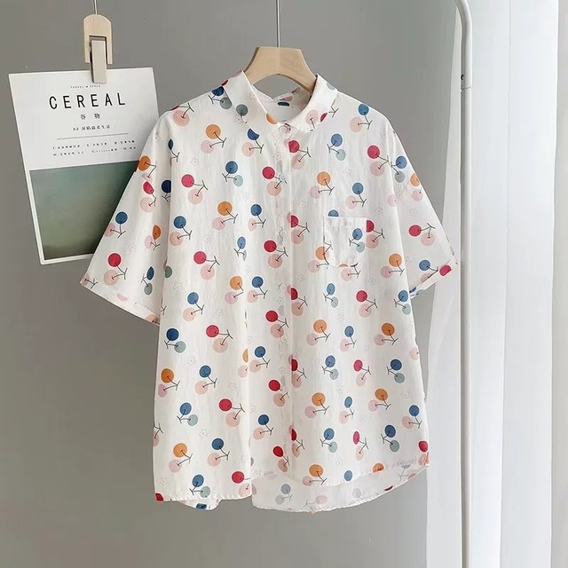 レディース トップス シャツ ブラウス 半袖 襟付き 丸襟 フェミニン ポケット ボタン かわいい 大人可愛い きれいめ シンプル カジュアル 上品 おしゃれ こなれ感 ガーリー 抜け感 ラブリー キュート ベーシック 花柄 フラワー アニマル柄 総柄 春 夏 10代 20代 30代 学生 学校 通学 お出かけ お泊まり 女子会 休日 高原 ガーデン ショッピング カフェ 普段使い 着回し 定番 フリーサイズ 白 ホワイト