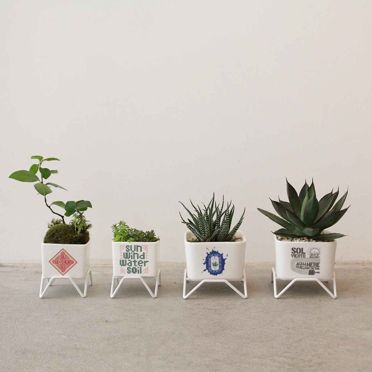 Plant Pot w/stand 60 “Red”