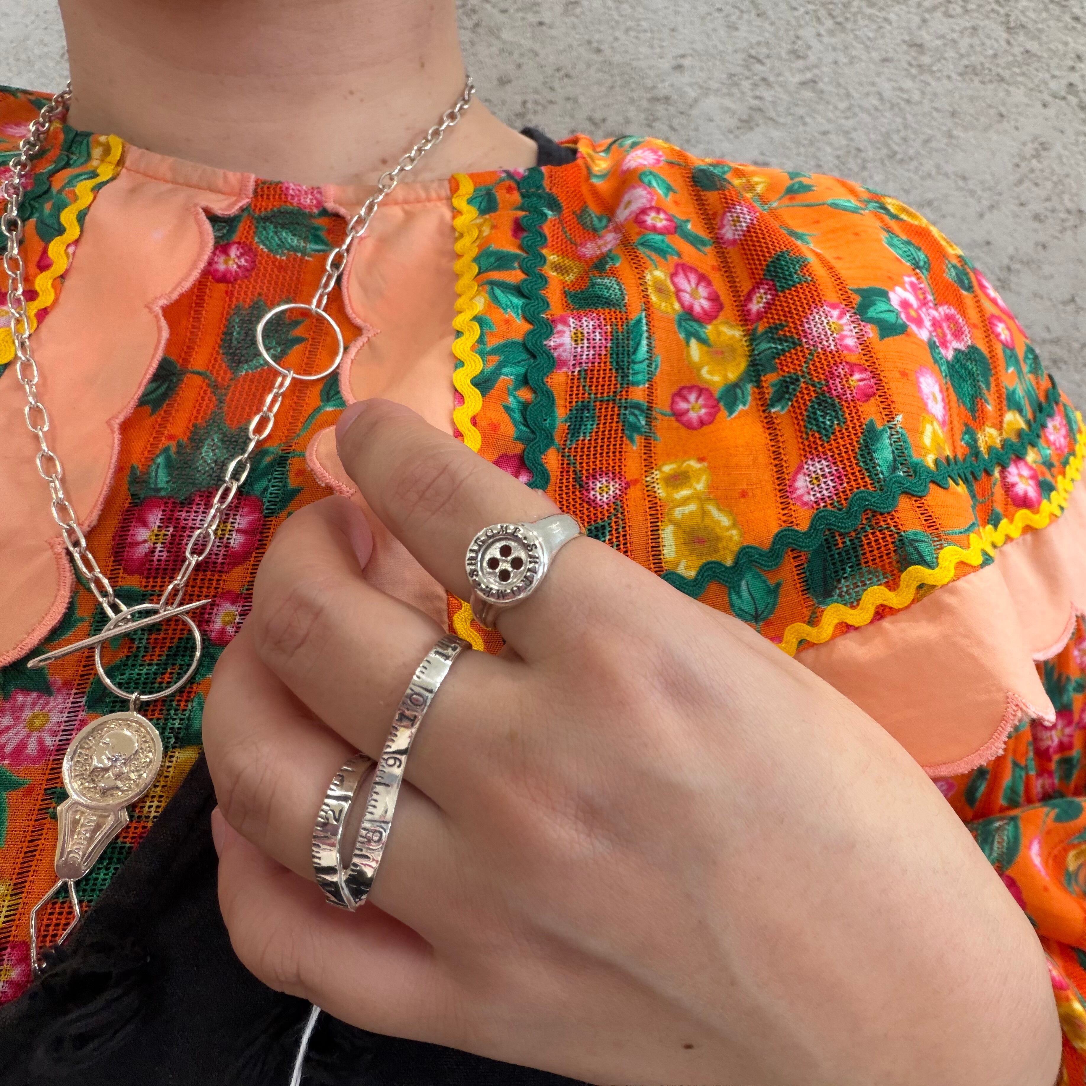 メジャーのダブルフィンガーリング | シロメ