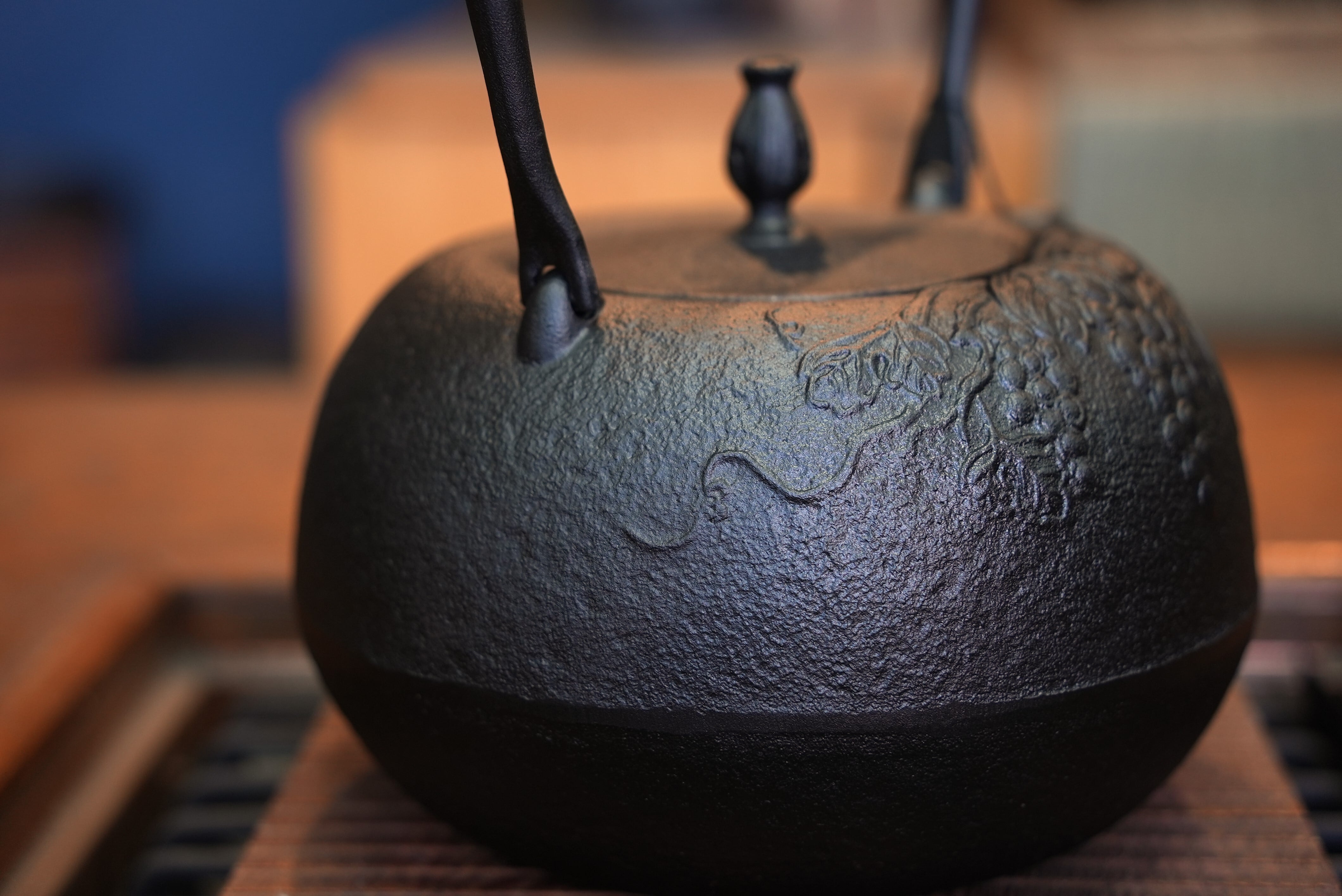 受注生産品)南部鉄器 鉄瓶 姥口ぶどう 1.8L | 1848年創業 南部鉄器工房