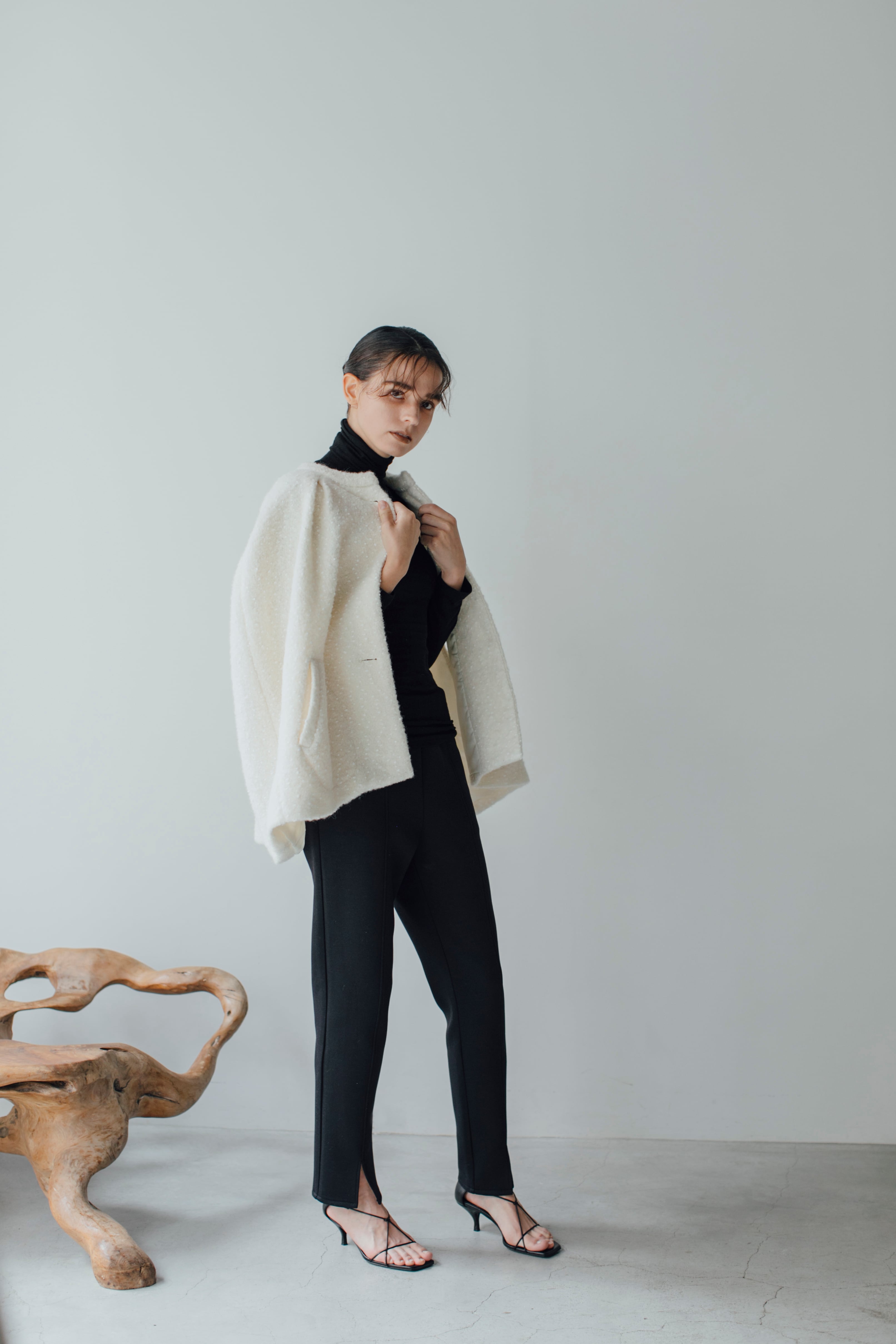 eLLa select shop dot wool boa cape white