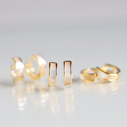 虹色ホワイトシェルのTinyフープピアス｜ニッケルフリー アレルギー対応｜18KGP