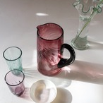 パープルのピッチャー