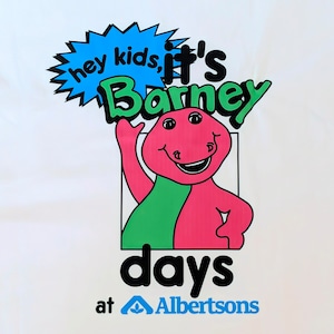 【 Barney & Friends ( バーニー&フレンズ ) 】「Albertsons」販促イベントデザイン Tシャツ / バーニー〚アメリカン雑貨 アメトイ〛