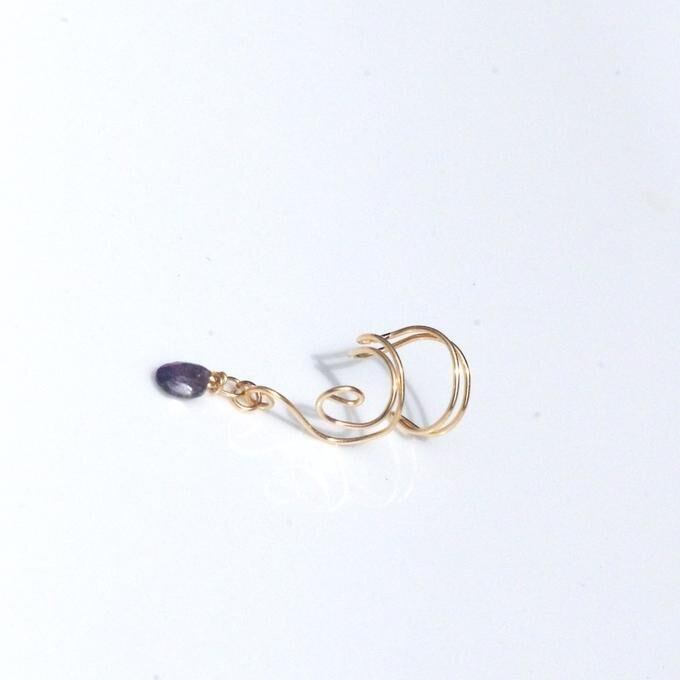 【一点物】✦⋆.すみれの花咲く頃⋆.アイオライトティアドロップシェイプイヤーカフ⋆.·サージカルステンレス⋆.·✦