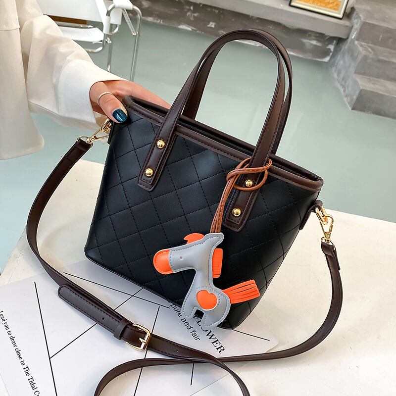 オールマッチスモールバッグハンドバッグ2020人気の新しいトレンディなファッションロンビックシングルショルダーバッグネットレッドメッセンジャーバケットバッグ Tiancai_Wing_Bag90123723176