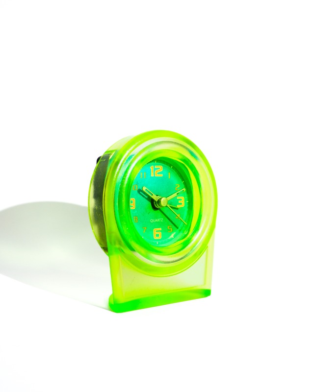 Clear yellowish-green table clock