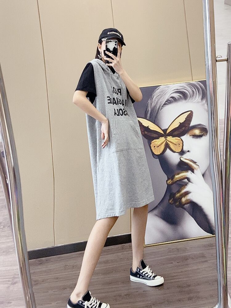 ルーズフードノースリーブドレス プリント柄ポケットセーター スカート 大きめサイズ ミックスインファッション79375894370