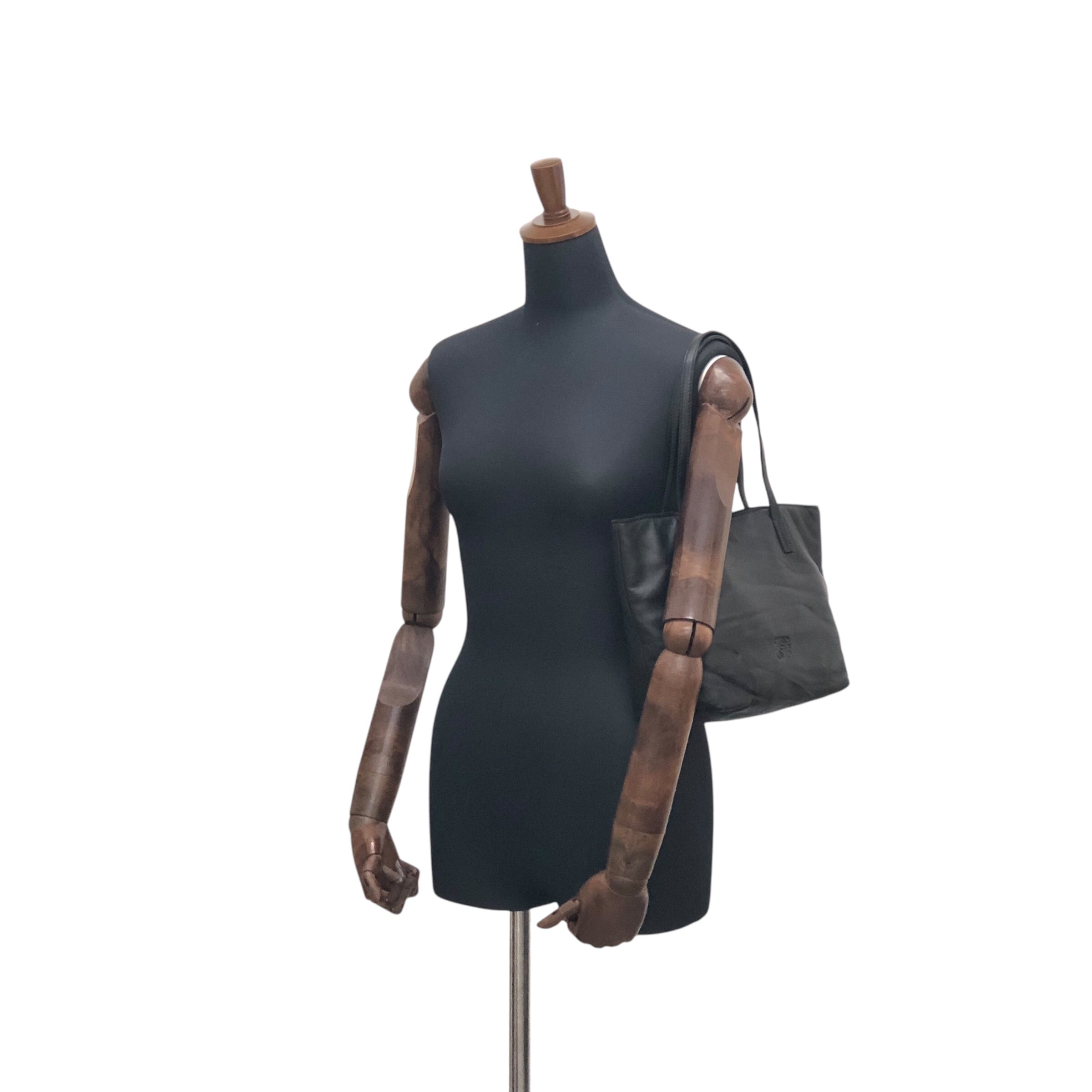 LOEWE ロエベ トートバッグ ブラック アナグラム ナッパレザー LOEWE ロエベ トートバッグ ブラック アナグラム ナッパレザー