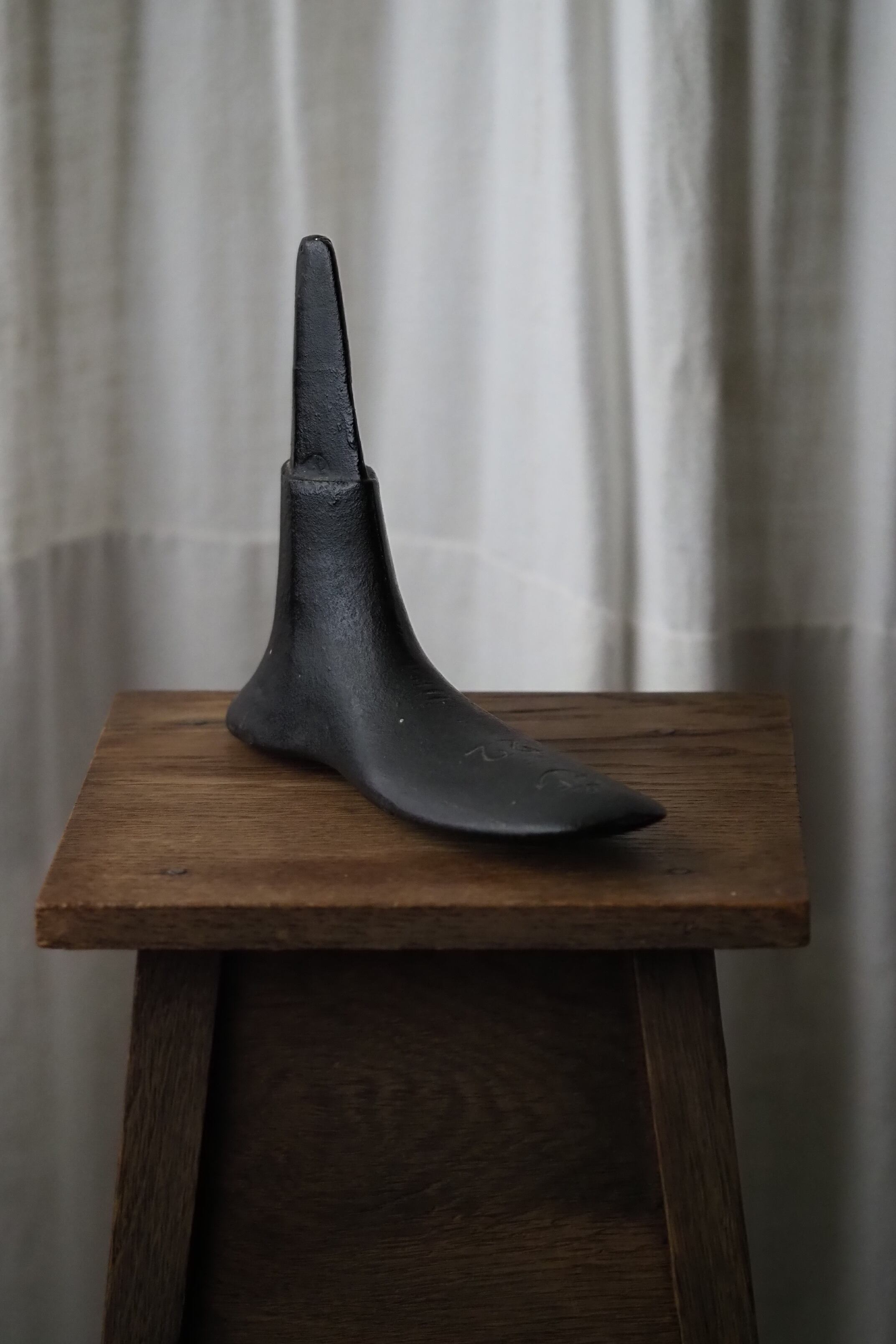 沈黙を守る鋳物靴型-single cast iron shoe last | アンティーク