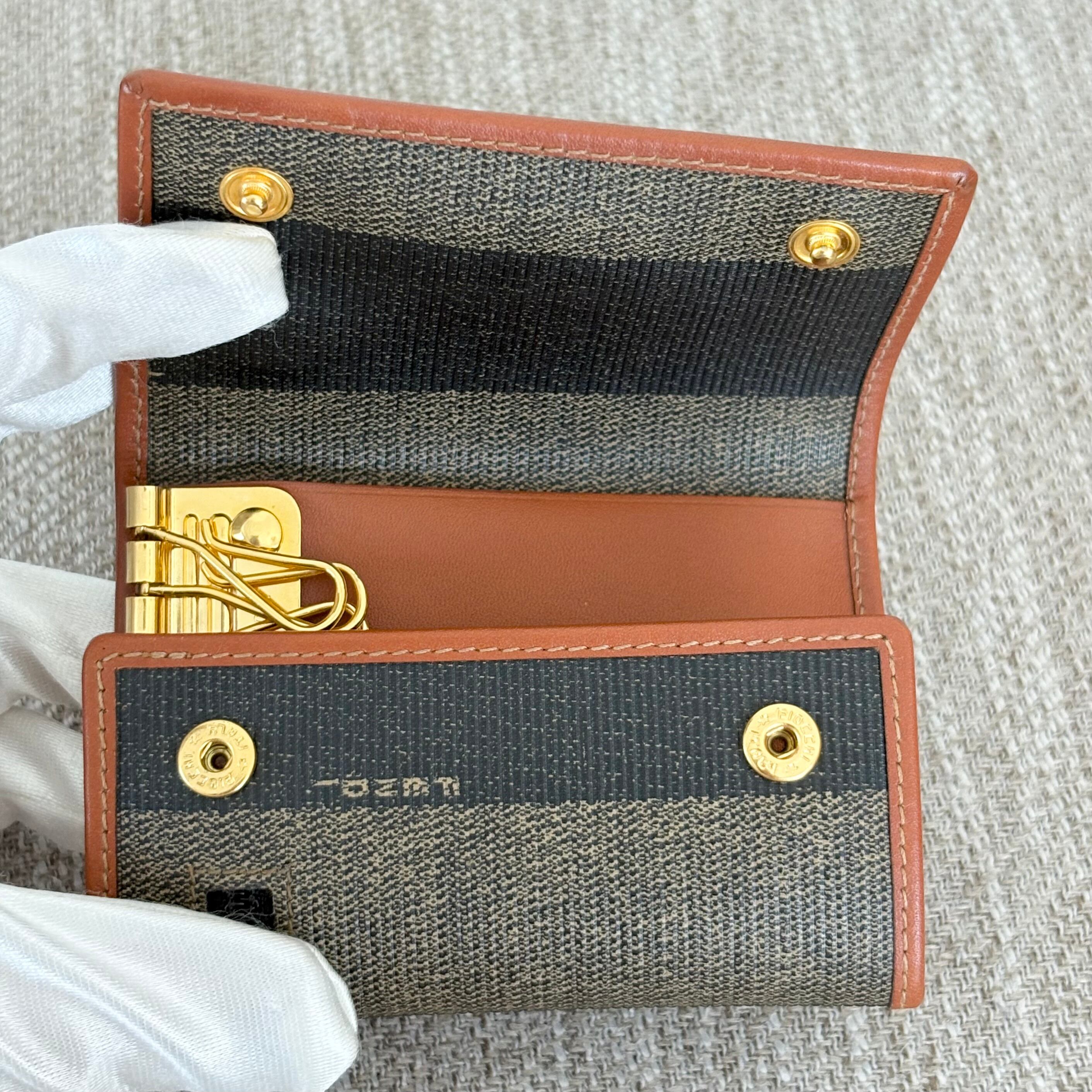 極美品】FENDI フェンディ ペカン柄 PVCxレザー8連キーケース 鍵入れ