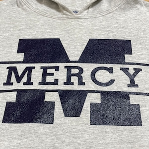 【GILDAN】MERCY マーシー パーカー ロゴ プリントプルオーバー スウェット フーディー hoodie M us古着