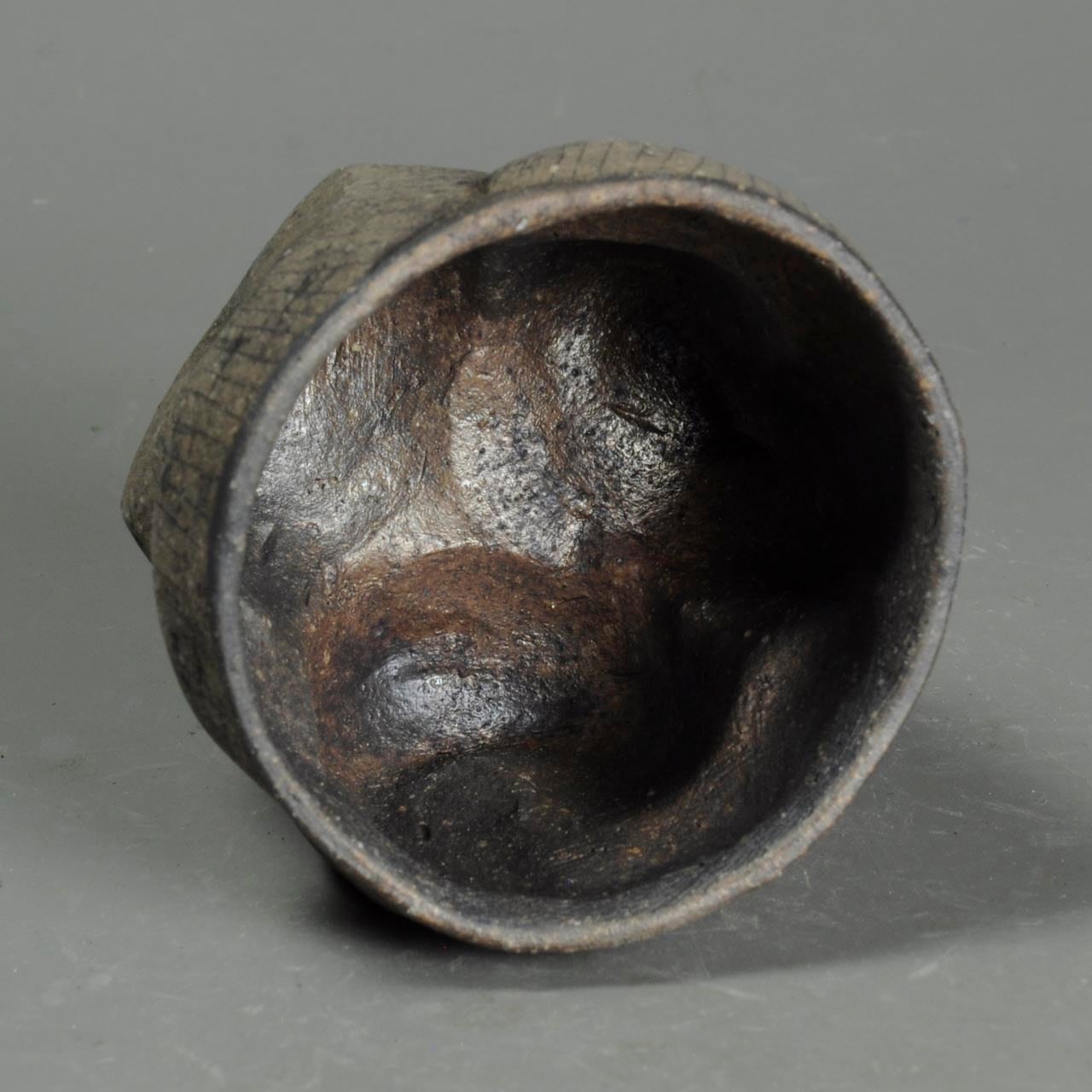 炻器 鉄象嵌ぐい呑 Iron Inlay Guinomi 14-9 | 陶芸家 竹内真吾