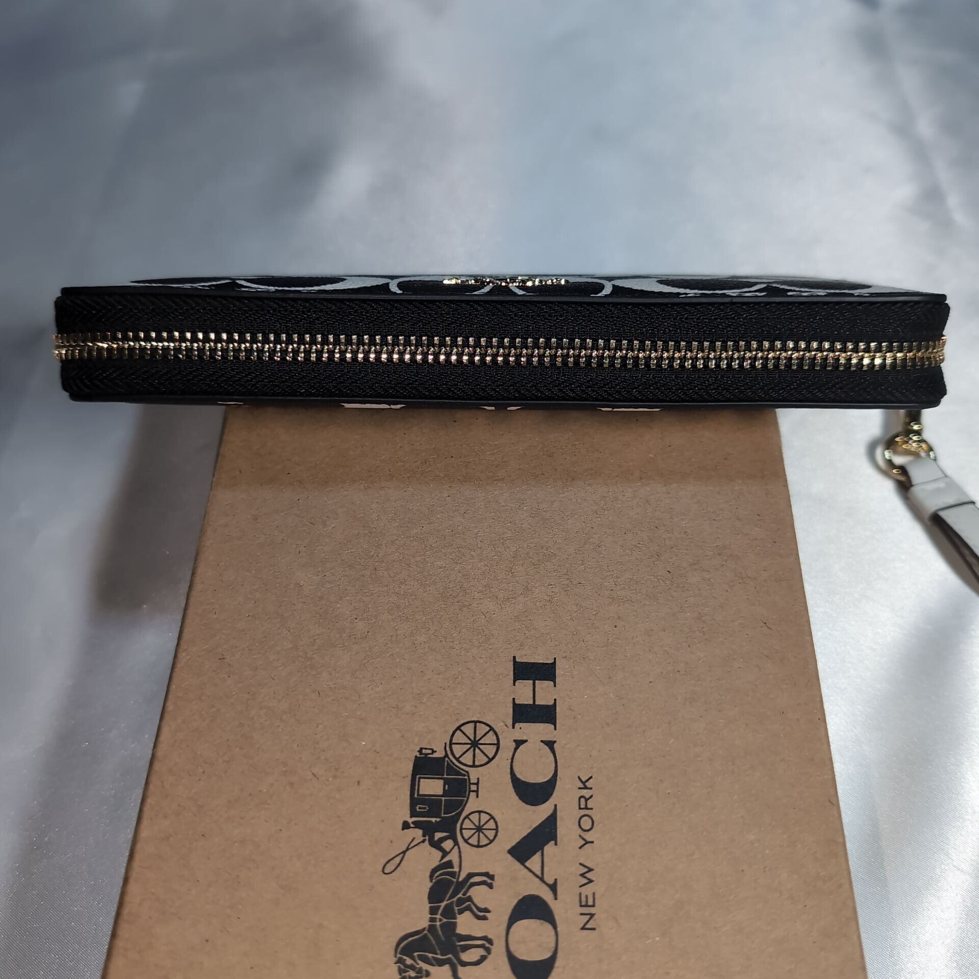 COACHコーチ ラウンドファスナー長財布 シグネチャー ブラック