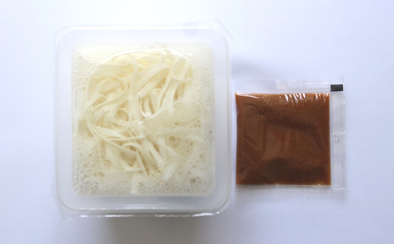 平打ち風とうふ麺 ピリ辛ごまタレ付き 8個
