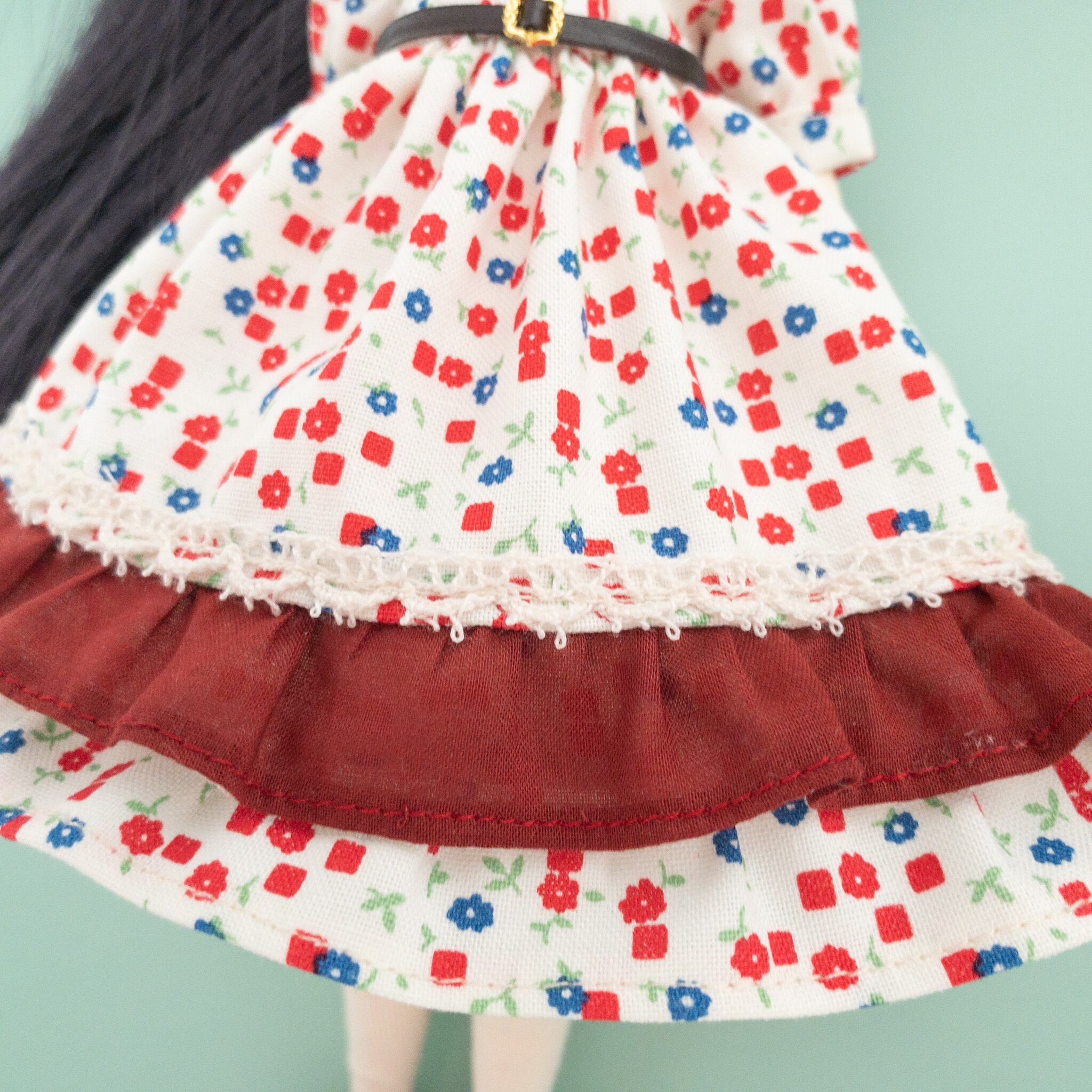 2段フリルワンピース服（赤襟）リカちゃんネオブライス | dollkamiyu