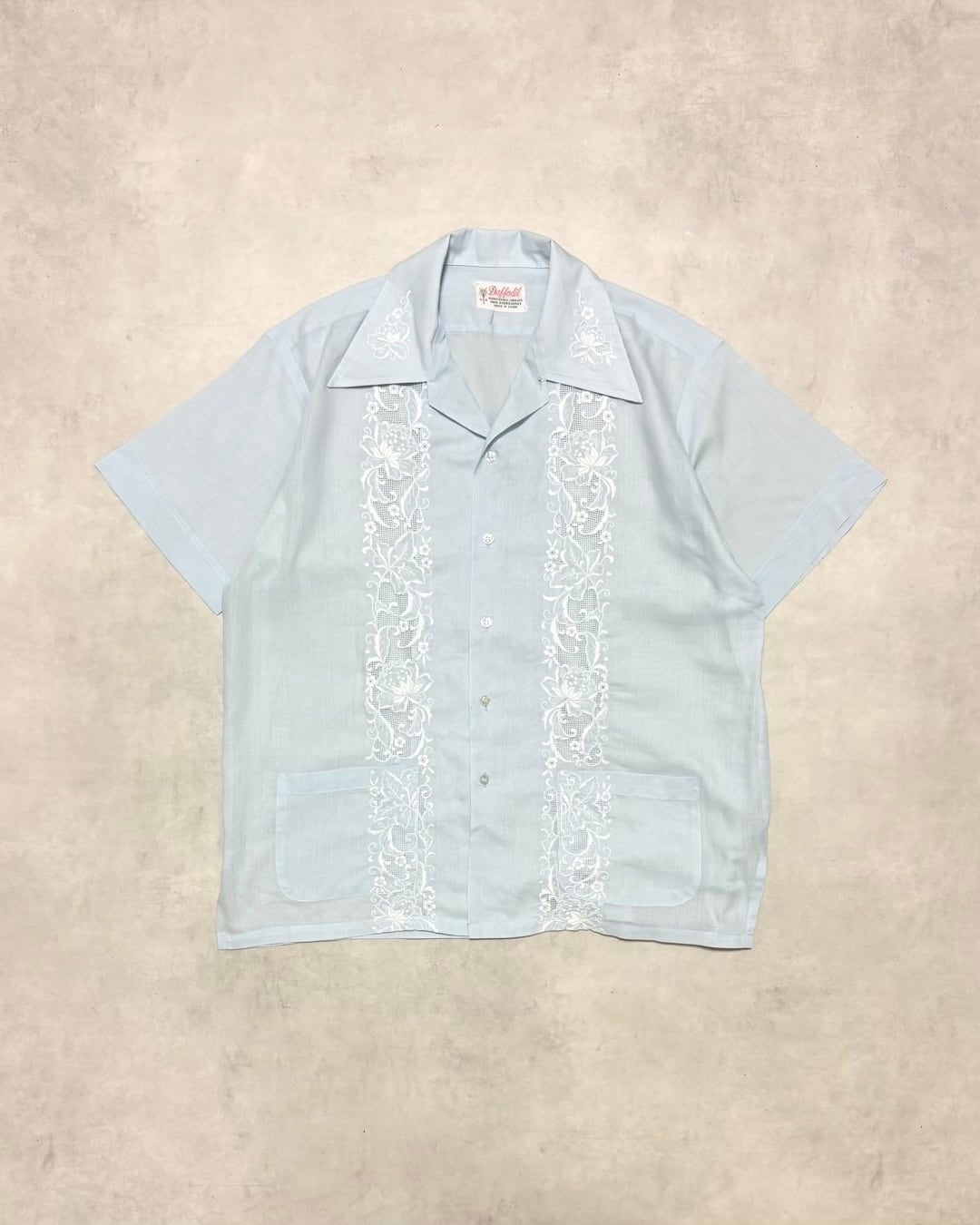 【VINTAGE】1970’s “Daffodil” Hand Embroidered Linen Blend Guayabera Shirt