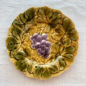 【フランス直輸入】春らしい絵柄が優しい印象の サルグミンヌ バルボティーヌ 皿 葡萄
