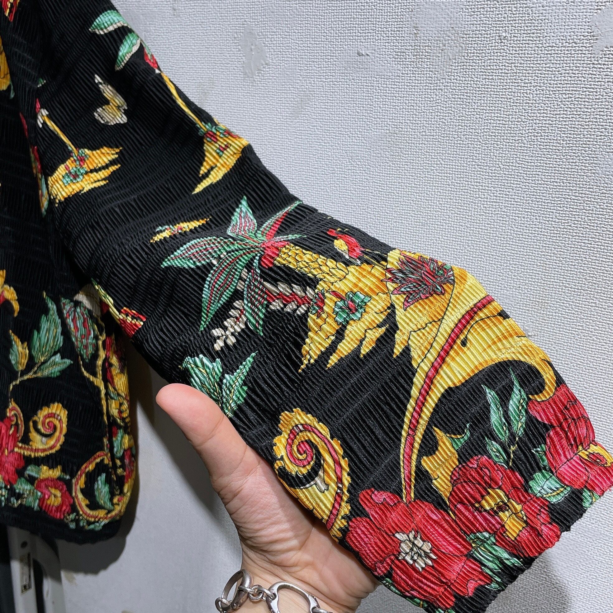 1990s ” pleat pleat ” Exotic Flower printed Black pleat zip jacket