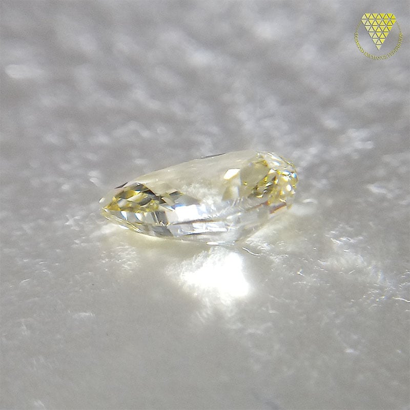 0.222ct   イエロー系　天然ダイヤモンド　ペアシェイプ　ルース