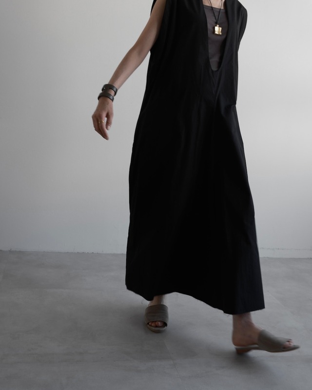 Y's pink label by TAKESHI KOSAKA　DEEP V-NECK SLEEVELESS DRESS