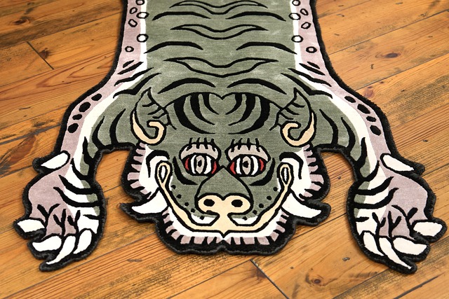 Tibetan Tiger Rug 《Mサイズ•シルク・オリジナル2・アラジングリーン228》チベタンタイガーラグ