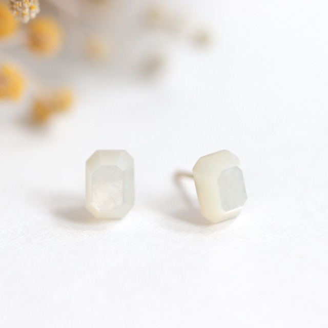 入園・入学イベントにも｜毎日使いたくなるマザーオブパール（白蝶貝）のピアス｜シルバー925 / 18KGP