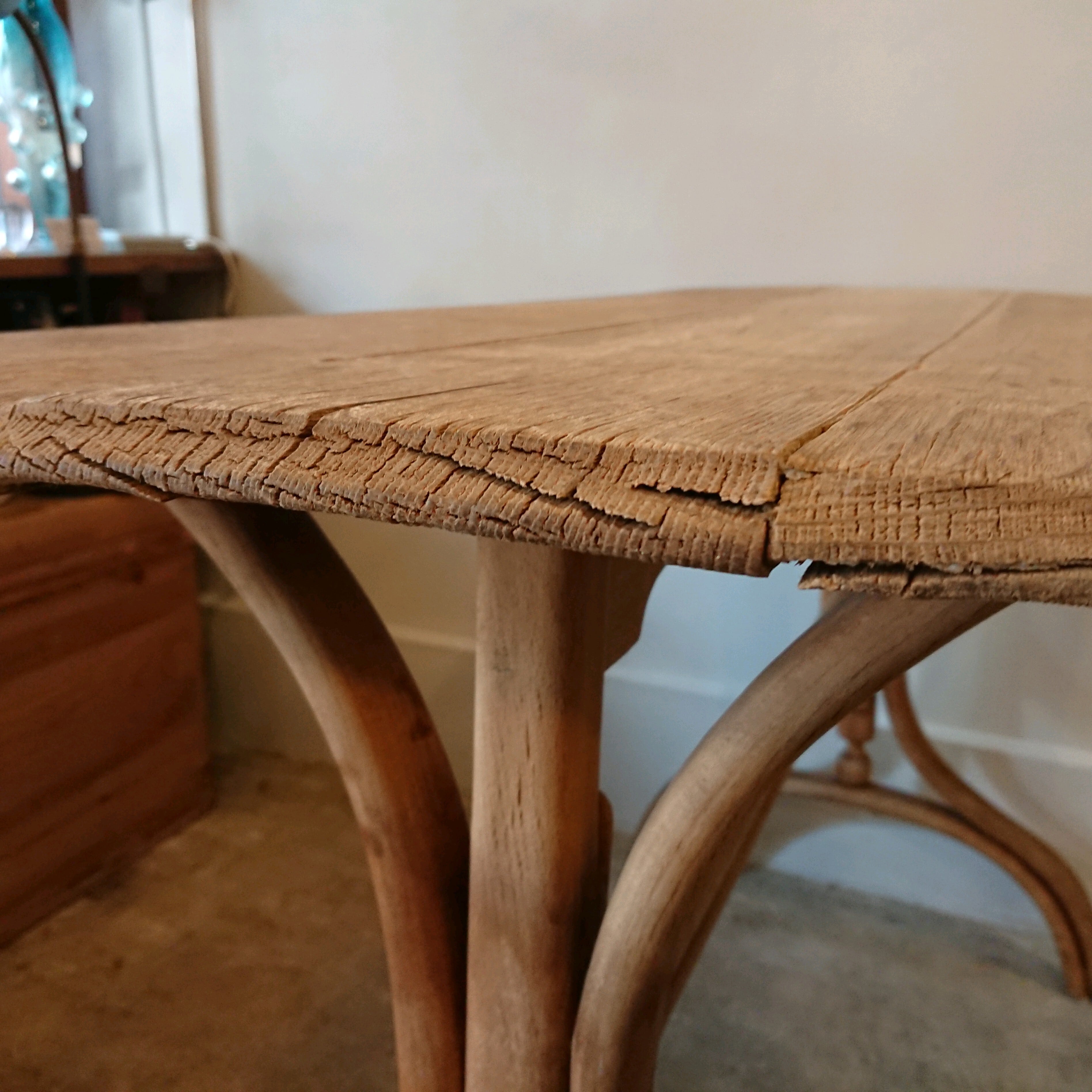 フランスアンティーク　シャビーシックなペイントの木製テーブル フランスアンティーク French Antique ベントウッドテーブル 1880-1900