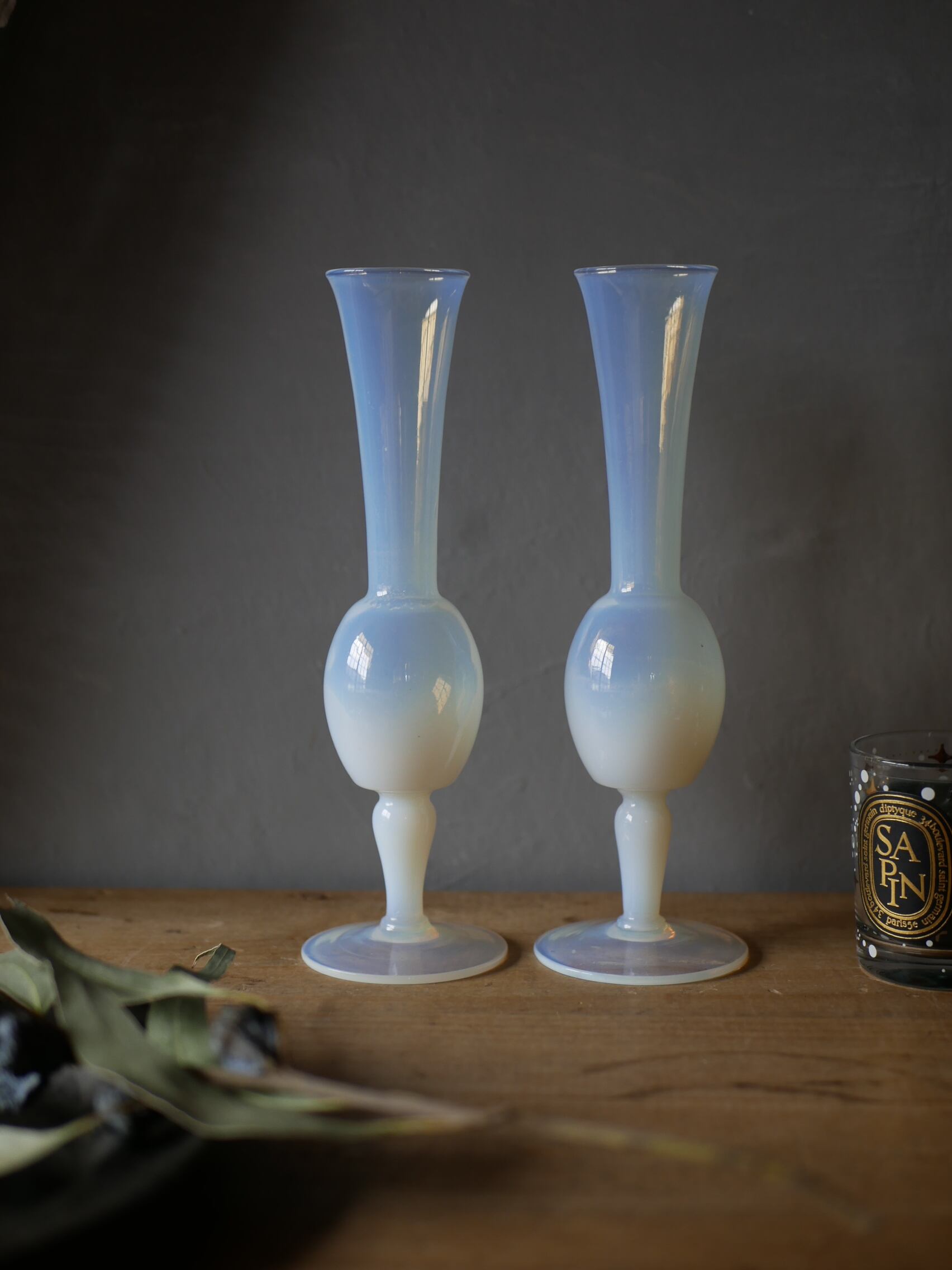 オパリンガラス BLANC フラワーベース フランスアンティーク ブロカントのある暮らし