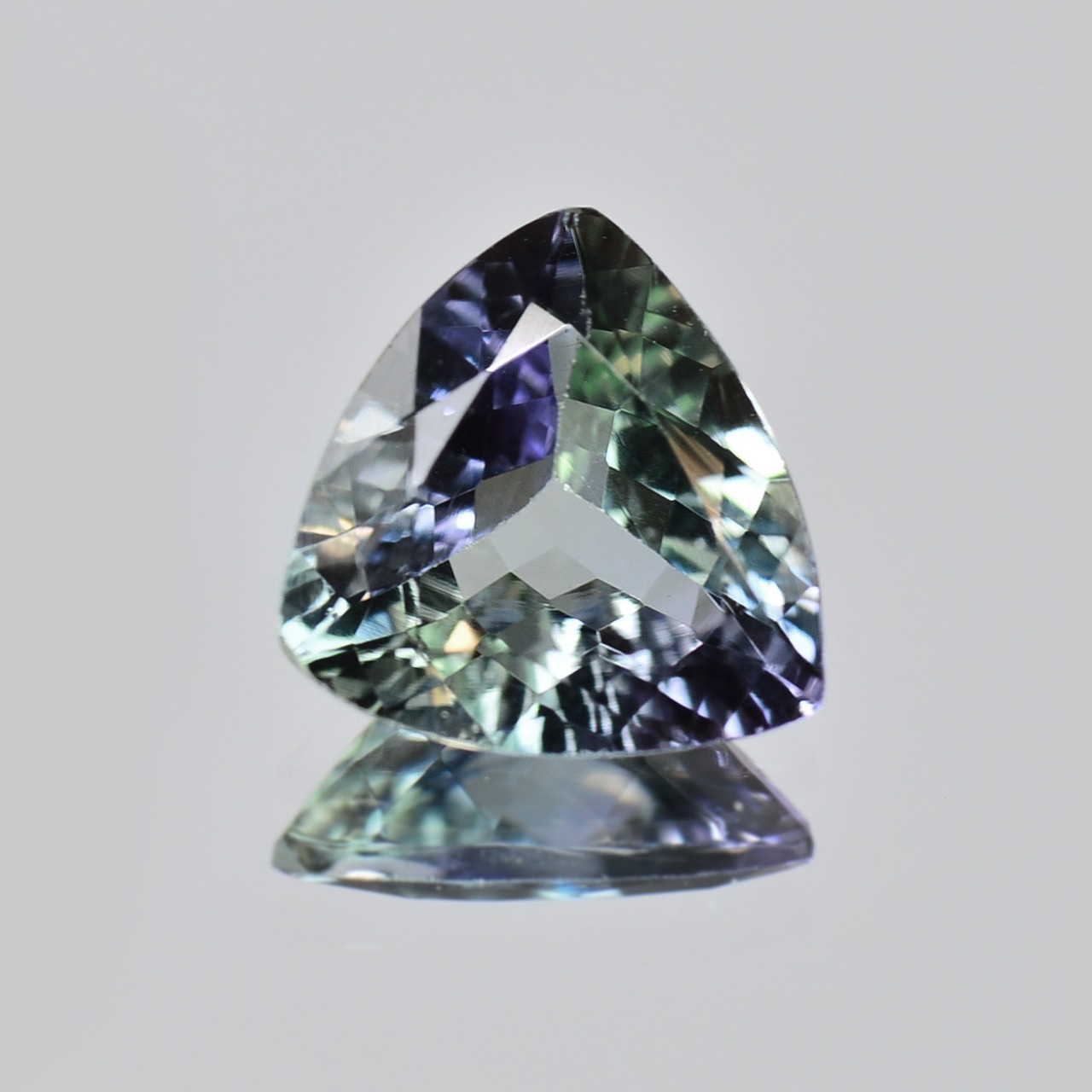 非加熱 タンザナイト 0.853ct ソーティング付き ルース 天然石 バイカラー トリリアント