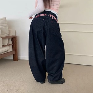 Unique SEI個性的なピンク刺繍ストリートデニムパンツ