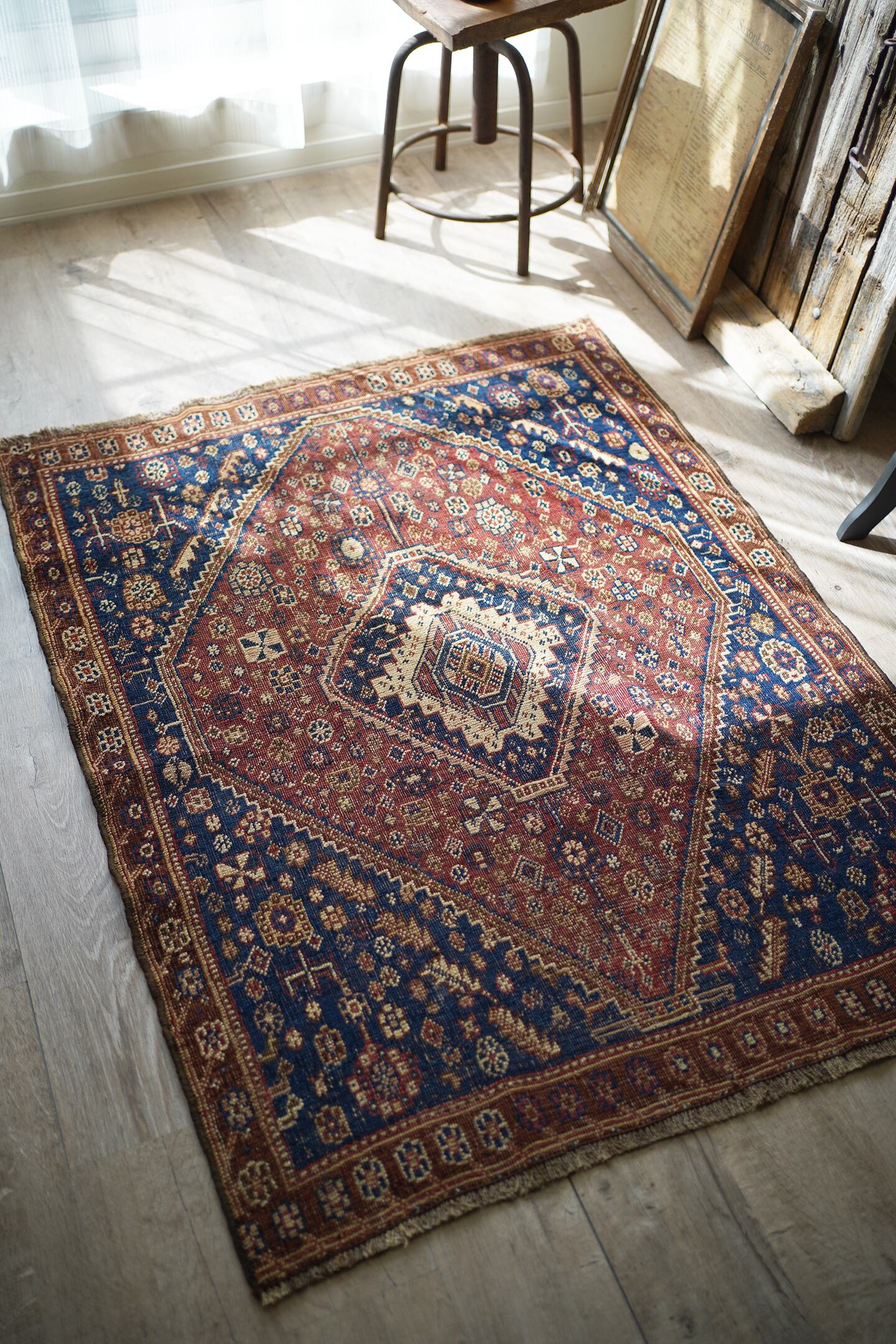 204】Antique Persian Khamseh rug 1890's - 1900's | ヴィンテージ