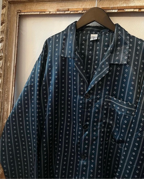 euro vintage "geometry pattern "satin pajyama shirts  【L】