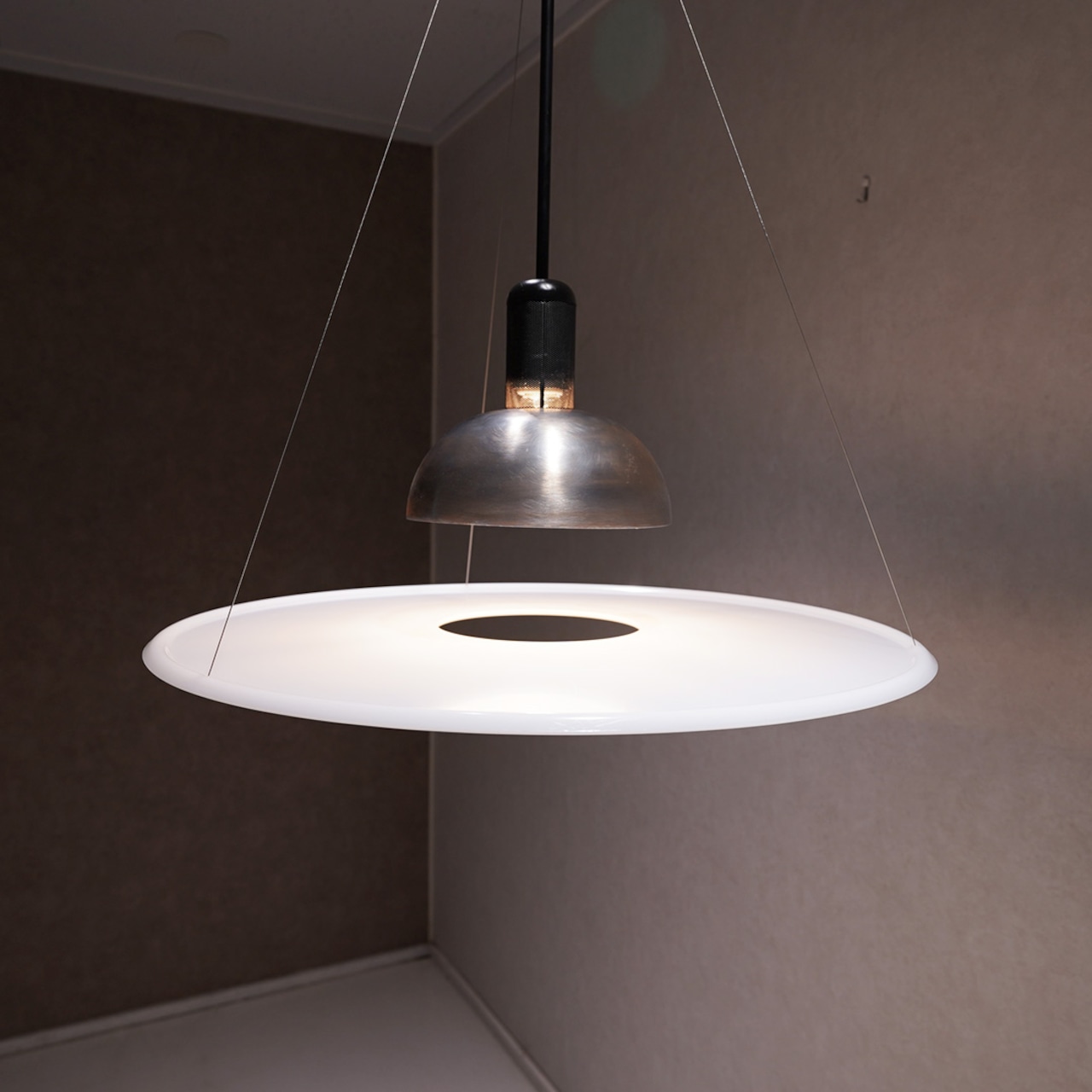 FLOS FRISBI ペンダントライト / モダン ミッドセンチュリー Achille Castiglioni 名作 デザイナーズ 照明 フリスビー フロス 吊り下げ照明
