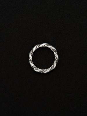 Twisted Band Ring