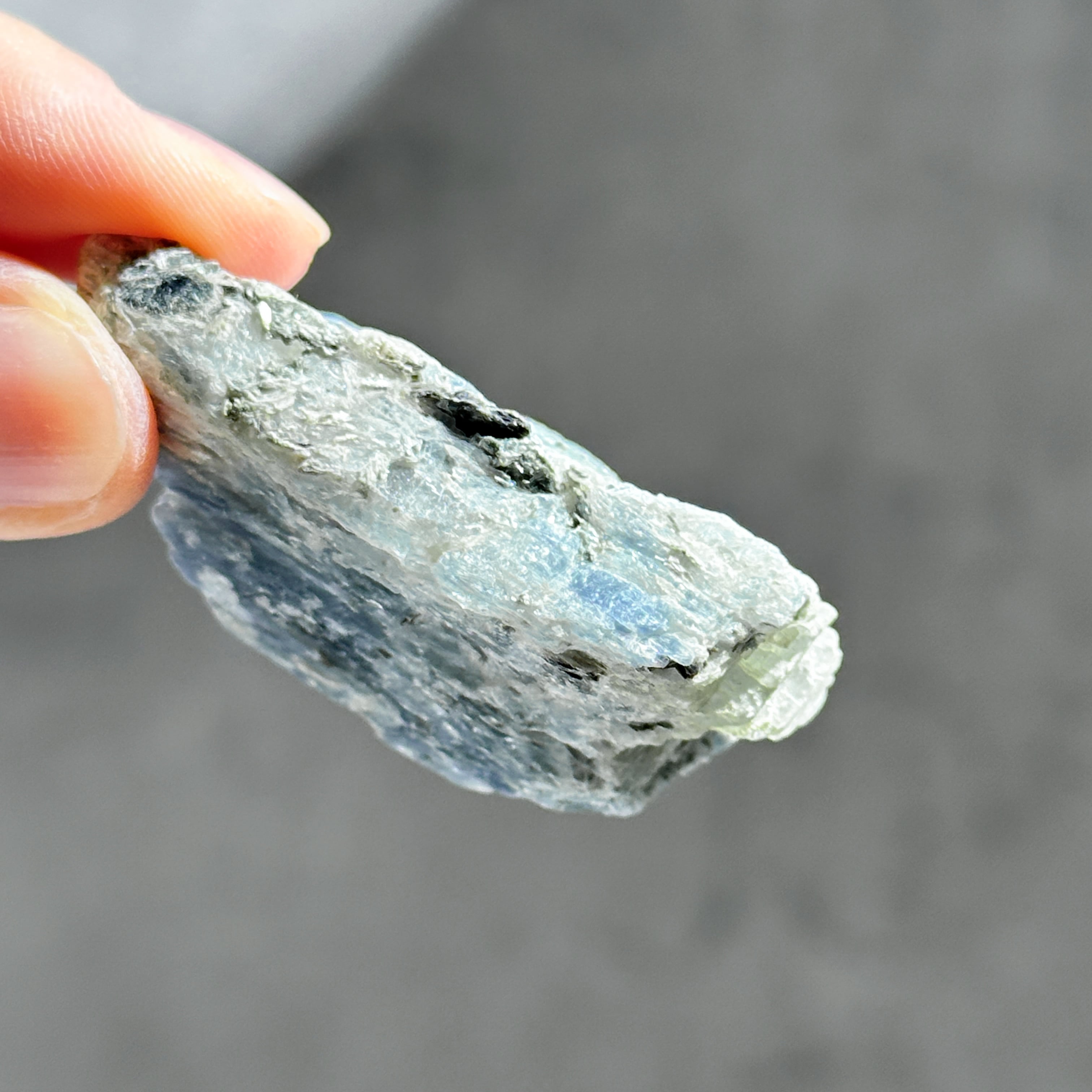 カイヤナイト 原石64◇ Kyanite ◇天然石・鉱物・パワーストーン