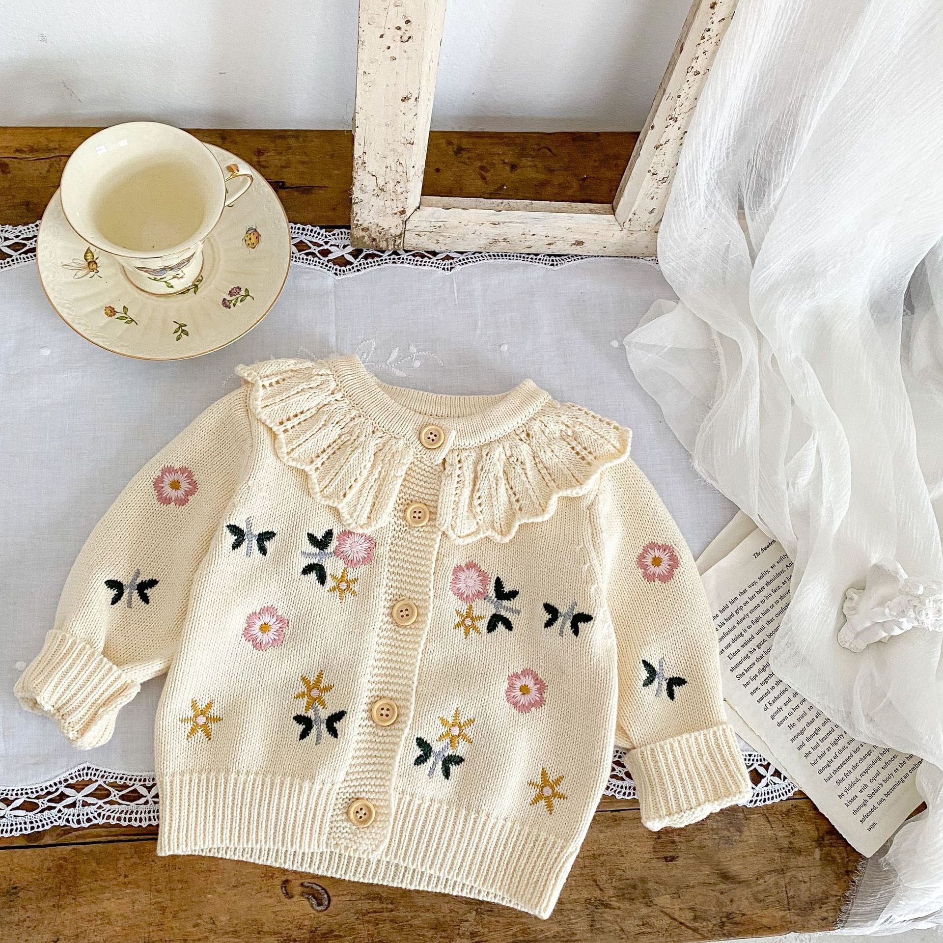 ベビー女の子かわいい花刺繍長袖ニットカーディガン フリル襟 100％綿 