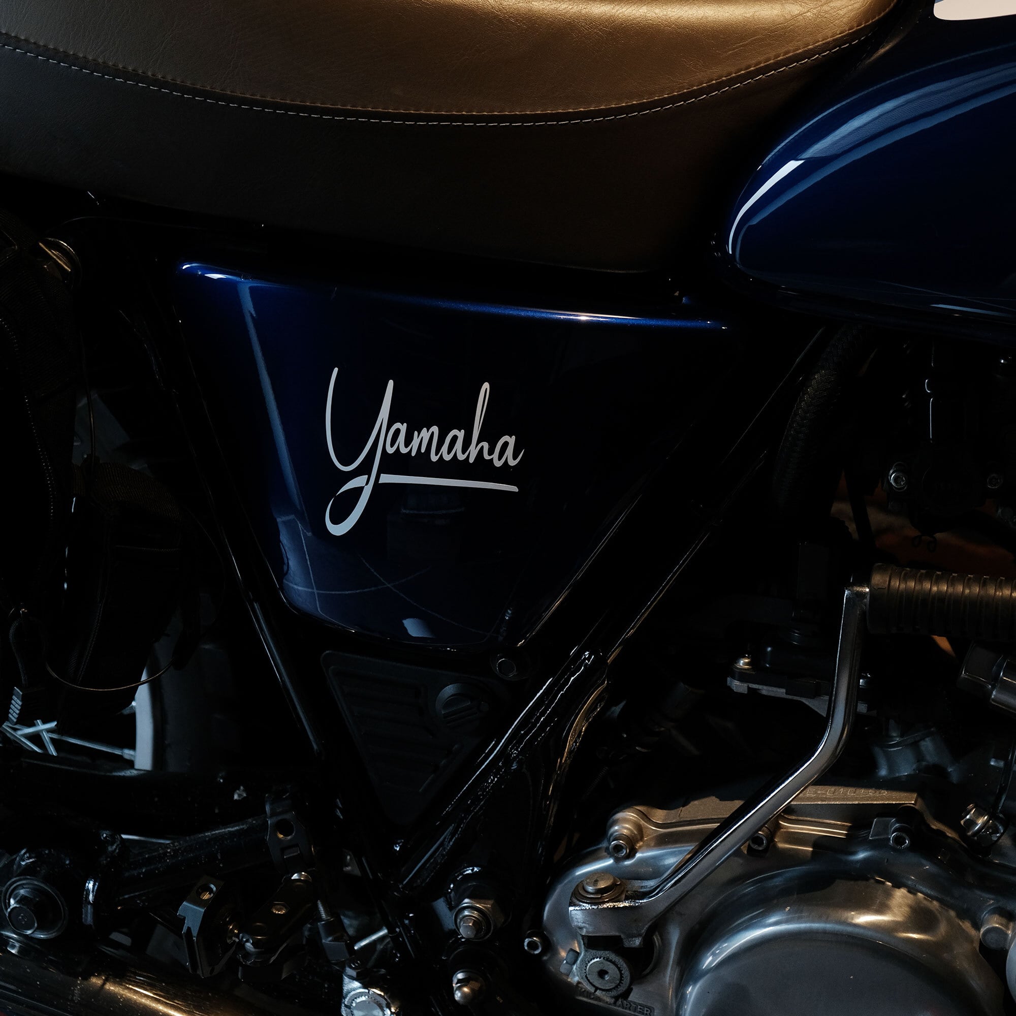 YAMAHA SR400 サイドカバー用デカール 左右2枚セット [Yamaha
