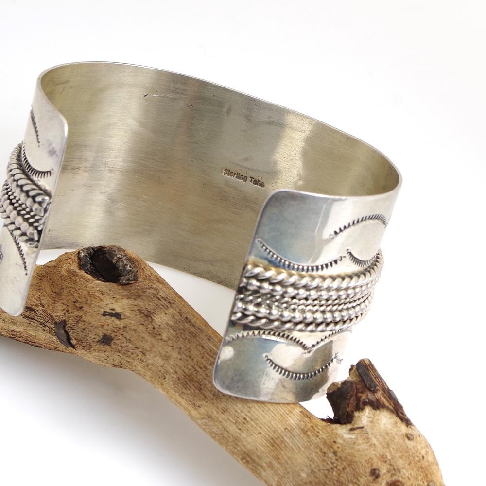 値下げ明日まで　Navajo インディアンジュエリー　Ｌ　Tahe バングル INDIAN JEWELRY インディアンジュエリー】Navajo Stampwork Widebangle
