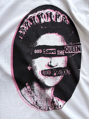 UNFINISHED GOD SAVE THE QUEEN Tシャツ26055