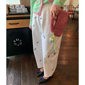 embroidered illustration carrot pants　J00097