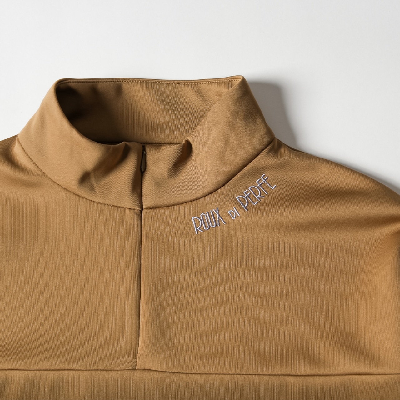 スタンドカラートップス