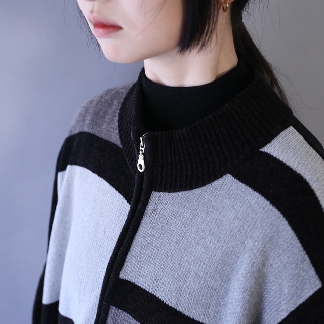 monotone coloring square pattern over silhouette full-zip knit jacket