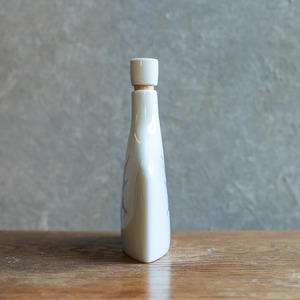 手描きの模様が美しい、陶器のボトル 4